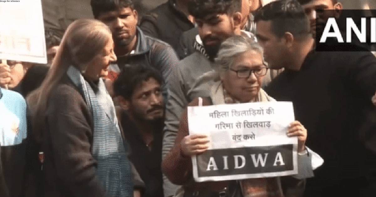 Brinda Karat asked to step down from stage during wrestlers' protest against WFI